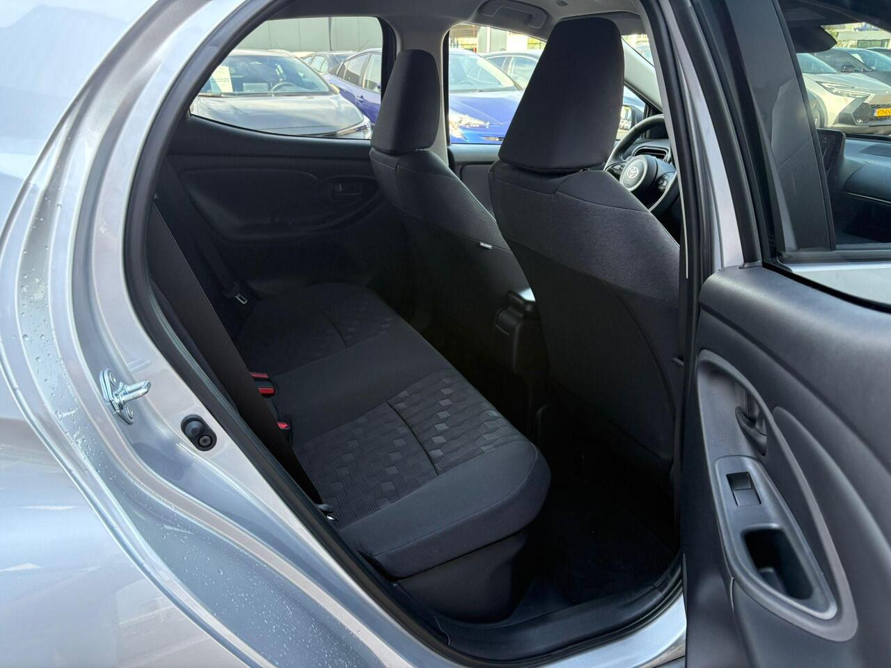 Toyota YARIS 1.5 Hybrid 115 First Edition Dode hoek waarschuwing | parkeersensoren voor en achter