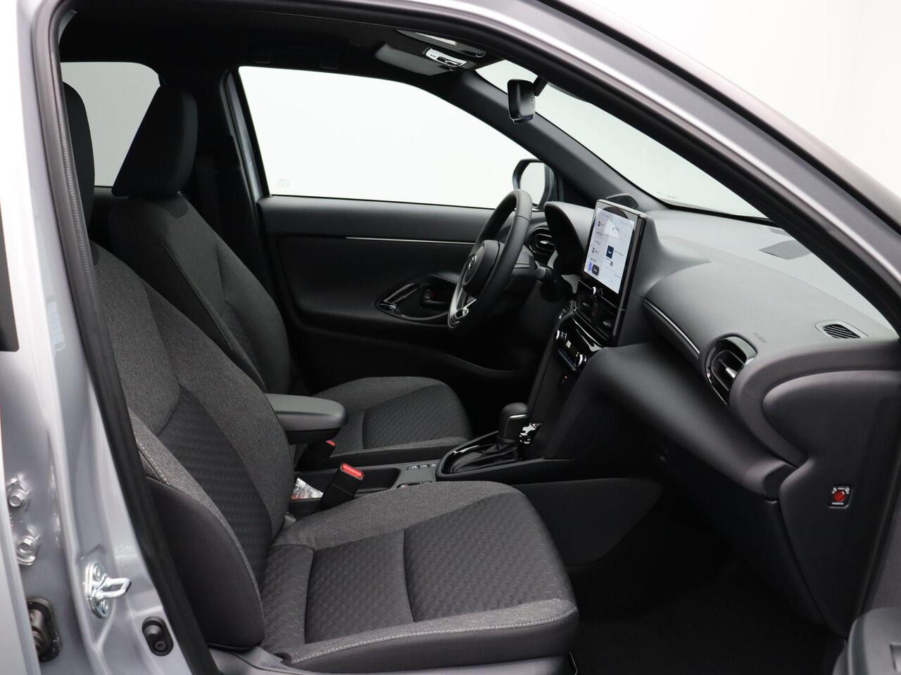 Toyota YARIS Cross 1.5 Hybrid 130 Dynamic | Achteruitrijcamera | Stuur, Voorruit en stoelverwarming | Apple Carplay & Android Auto |