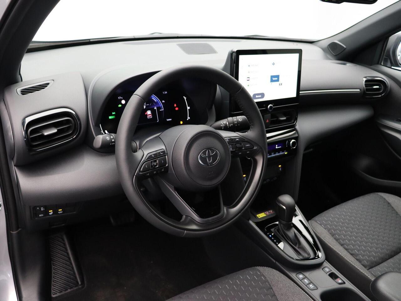 Toyota YARIS Cross 1.5 Hybrid 130 Dynamic | Achteruitrijcamera | Stuur, Voorruit en stoelverwarming | Apple Carplay & Android Auto |