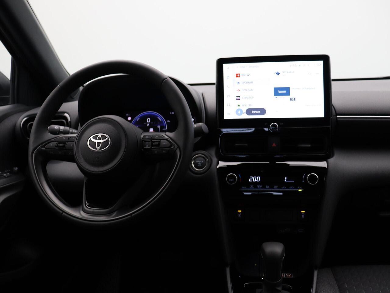 Toyota YARIS Cross 1.5 Hybrid 130 Dynamic | Achteruitrijcamera | Stuur, Voorruit en stoelverwarming | Apple Carplay & Android Auto |
