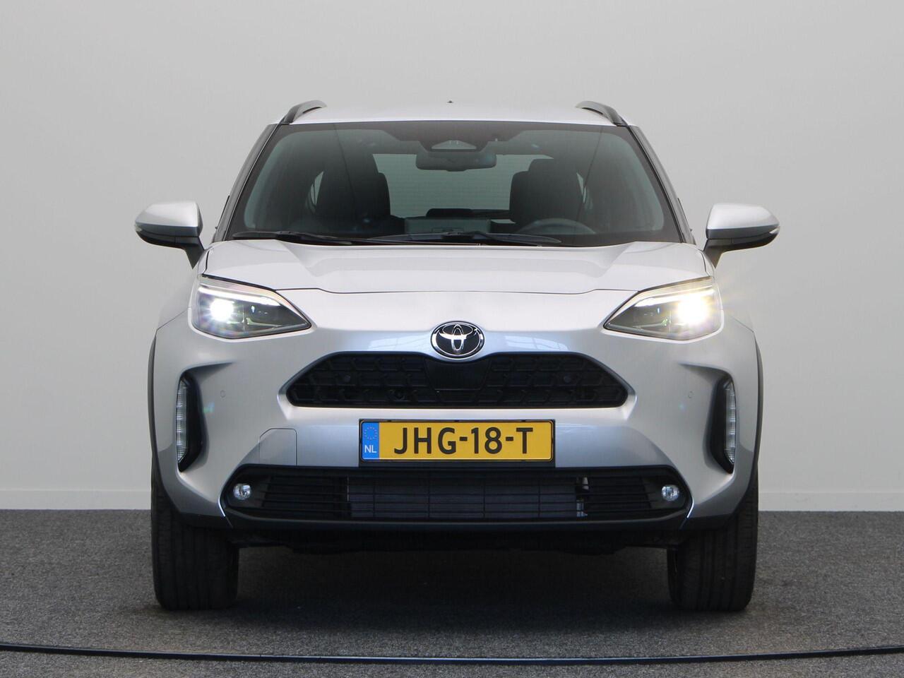 Toyota YARIS Cross 1.5 Hybrid 130 Dynamic | Achteruitrijcamera | Stuur, Voorruit en stoelverwarming | Apple Carplay & Android Auto |