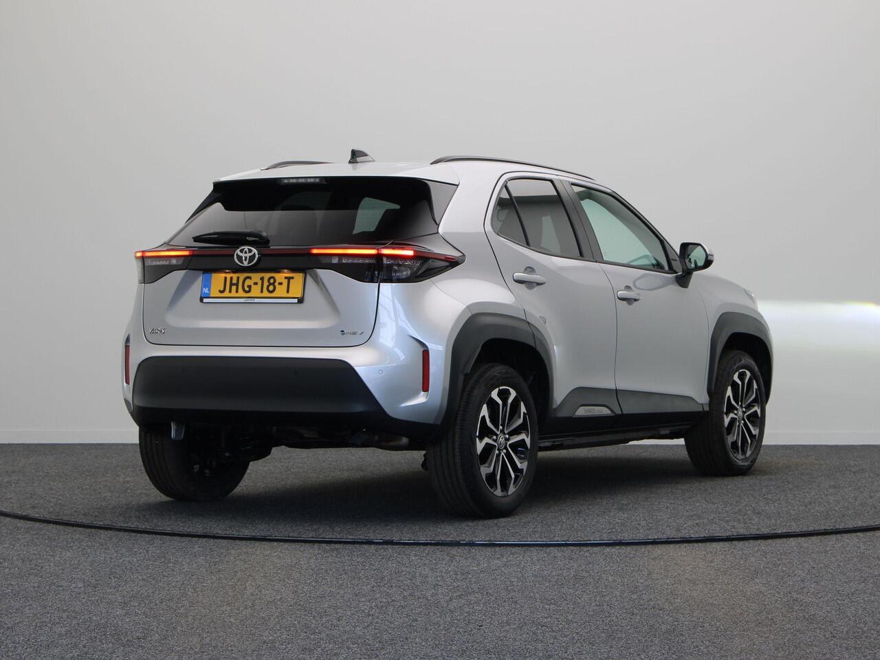 Toyota YARIS Cross 1.5 Hybrid 130 Dynamic | Achteruitrijcamera | Stuur, Voorruit en stoelverwarming | Apple Carplay & Android Auto |