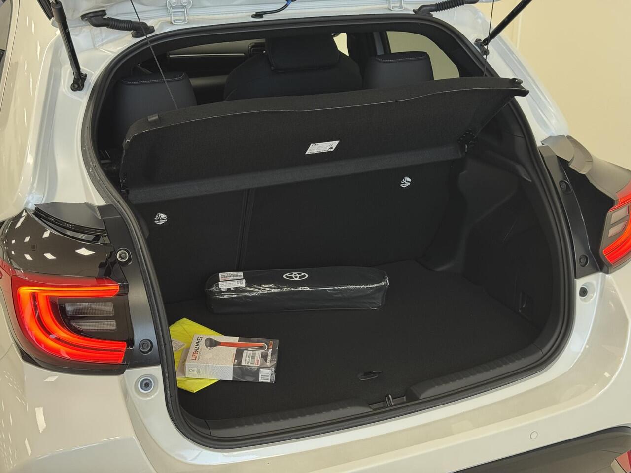 Toyota YARIS 1.5 Hybrid 130 Executive | Nieuw op voorraad |