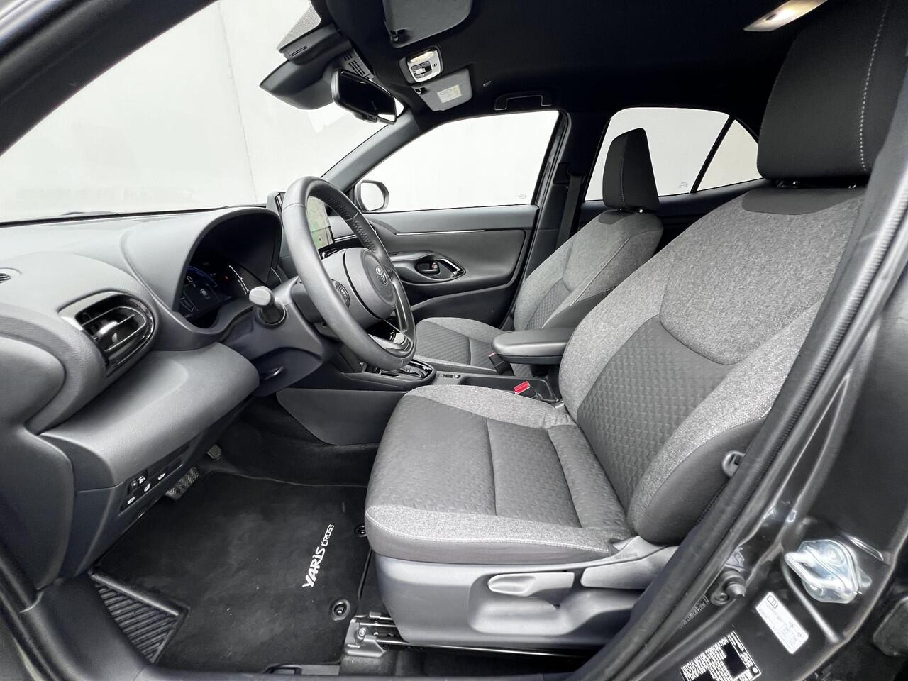 Toyota YARIS Cross 1.5 Hybrid Dynamic Automaat / Fabrieksgarantie tot 04-2028 < 100.000km, tot 10 jaar mogelijk ** / Navigatie (abbo) / Adaptieve CC / Achteruitrijcamera / Apple Carplay Android / 17" LM wielen /