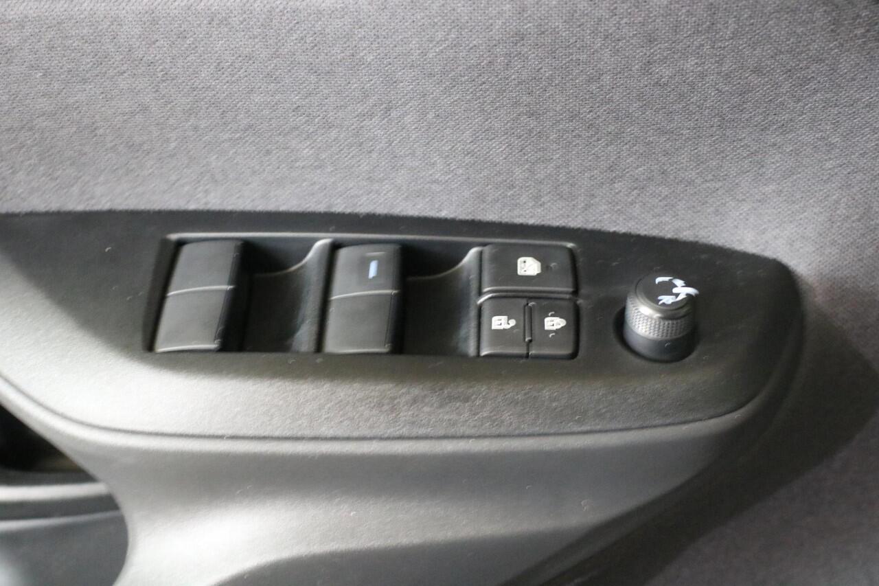 Toyota YARIS Cross 1.5 Hybrid 115 Active NL Auto-Stootlijsten-Apple Carplay-Android Auto