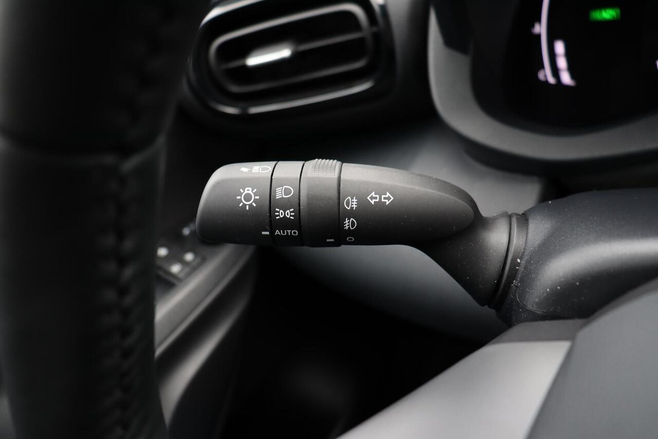 Toyota YARIS Cross 1.5 Hybrid Dynamic, Comfortpack Apple Carplay / Android auto, DAB Radio, Cruise Control, Parkeercamera, Parkeersensoren.