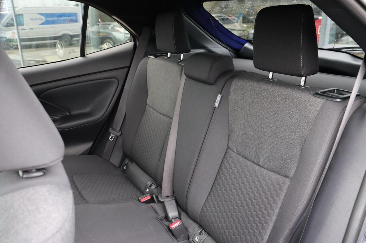 Toyota YARIS Cross 1.5 Hybrid Dynamic, Comfortpack Apple Carplay / Android auto, DAB Radio, Cruise Control, Parkeercamera, Parkeersensoren.