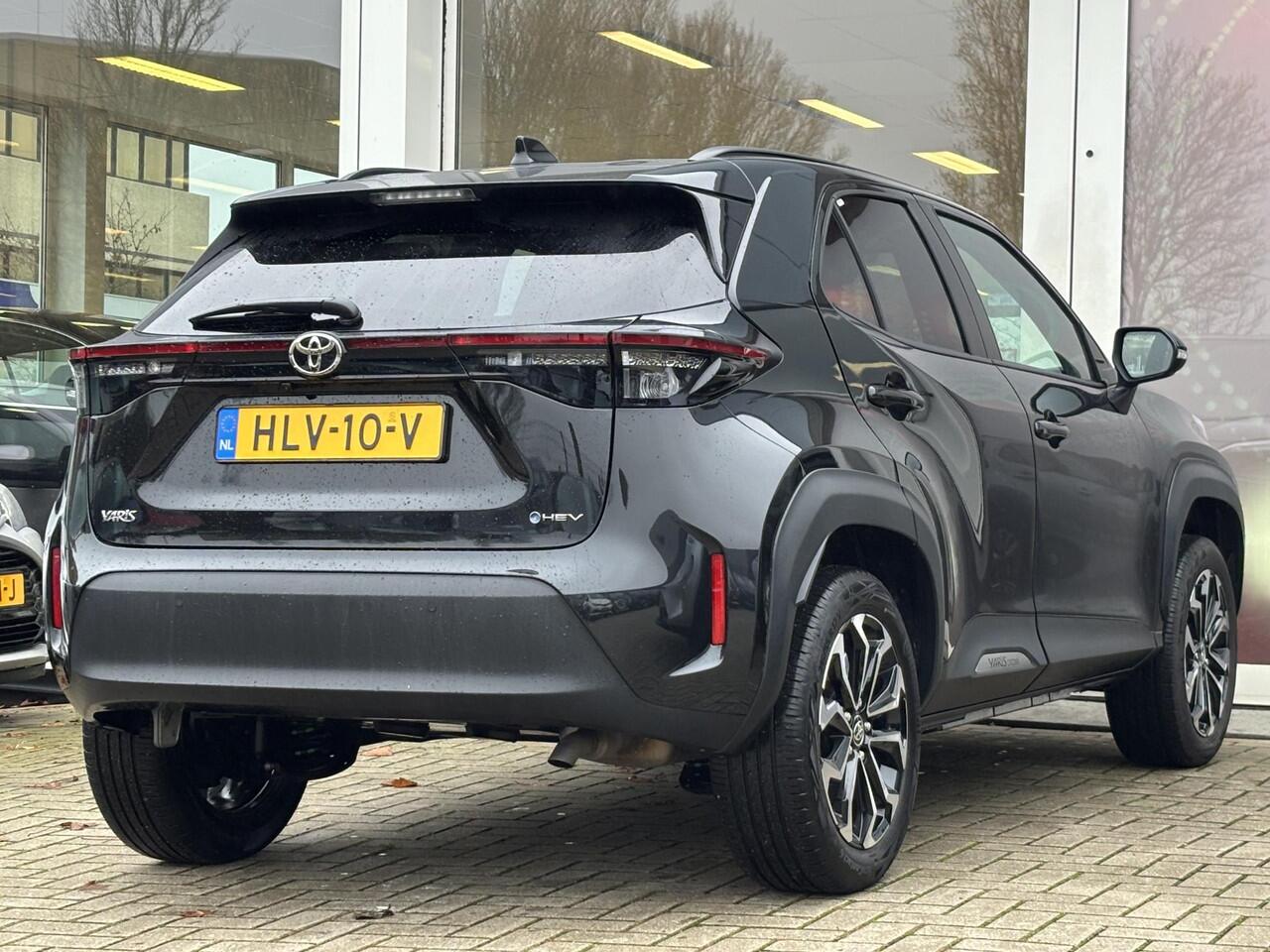 Toyota YARIS Cross 1.5 Hybrid 115 First Edition Comfortpack | Stoel en stuurverwarming | Aplle Carplay/Android Auto | NL auto | Parkeersensoren voor en achter | Toyota garantie tot 2035!