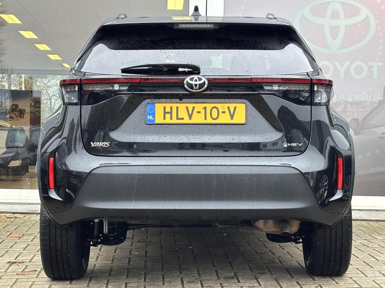 Toyota YARIS Cross 1.5 Hybrid 115 First Edition Comfortpack | Stoel en stuurverwarming | Aplle Carplay/Android Auto | NL auto | Parkeersensoren voor en achter | Toyota garantie tot 2035!