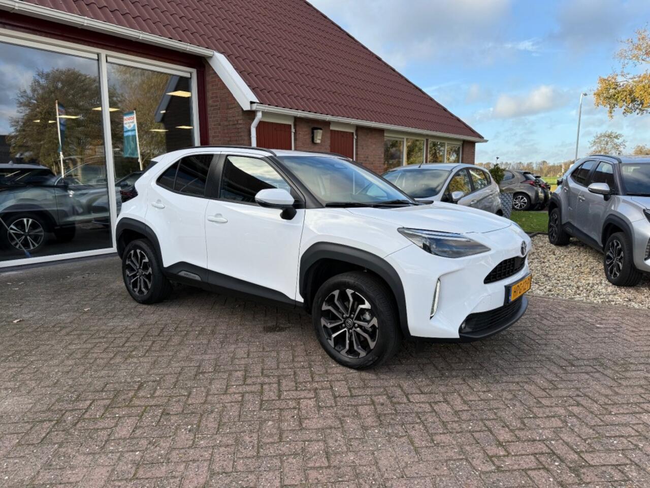 Toyota YARIS 1.5 HYBRID FIRST EDTION NIEUW MODEL! MET TREKHAAK!