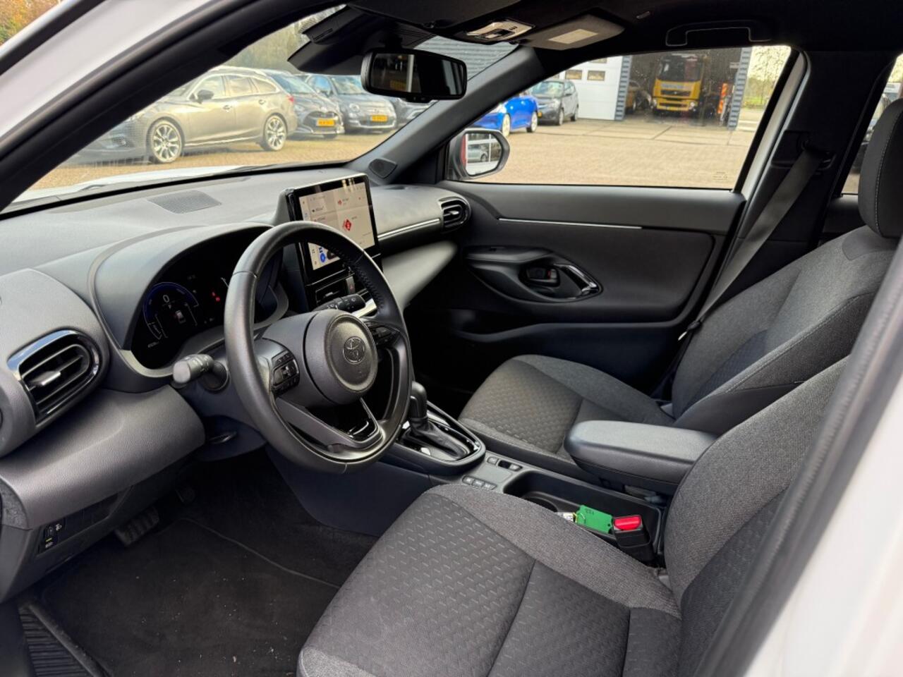 Toyota YARIS 1.5 HYBRID FIRST EDTION NIEUW MODEL! MET TREKHAAK!