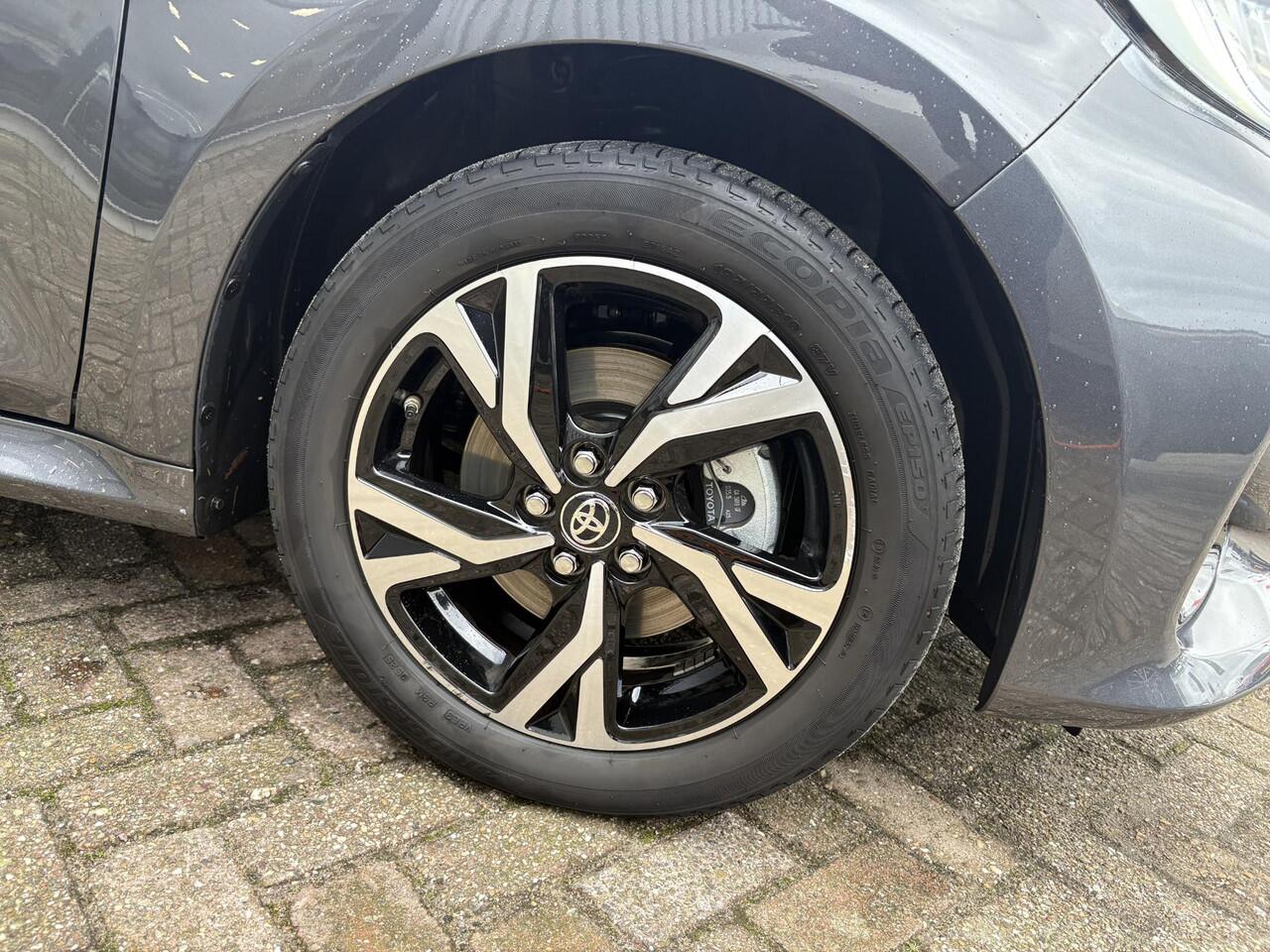 Toyota YARIS 1.5 Hybrid 115 Dynamic Stoelverwarming | Led verlichting