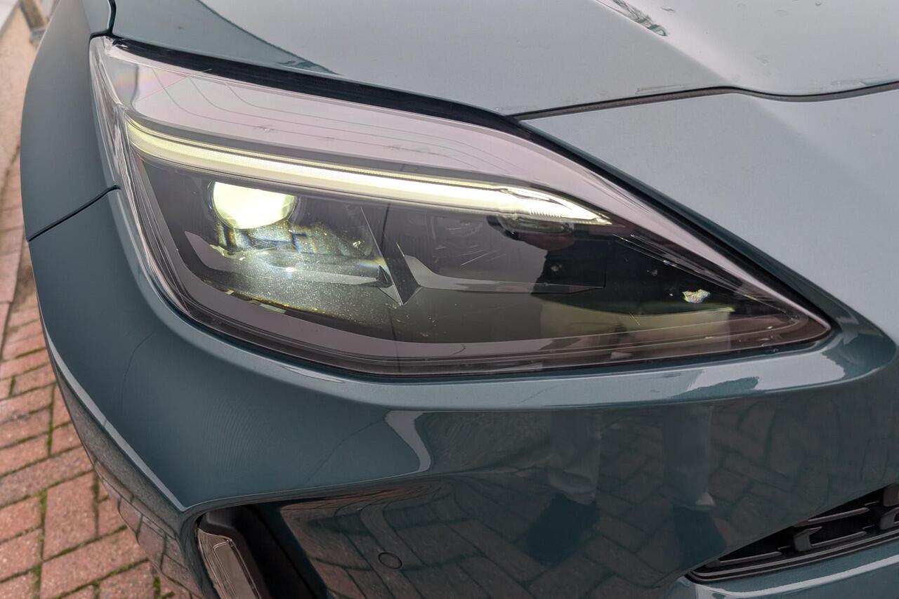 Toyota YARIS Cross 1.5 Hybrid 115 Dynamic Comfort Pack Stootlijsten, Navigatie Apple Carplay & Android Auto, Stoel- & Stuurverwarming, Achteruitrijcamera