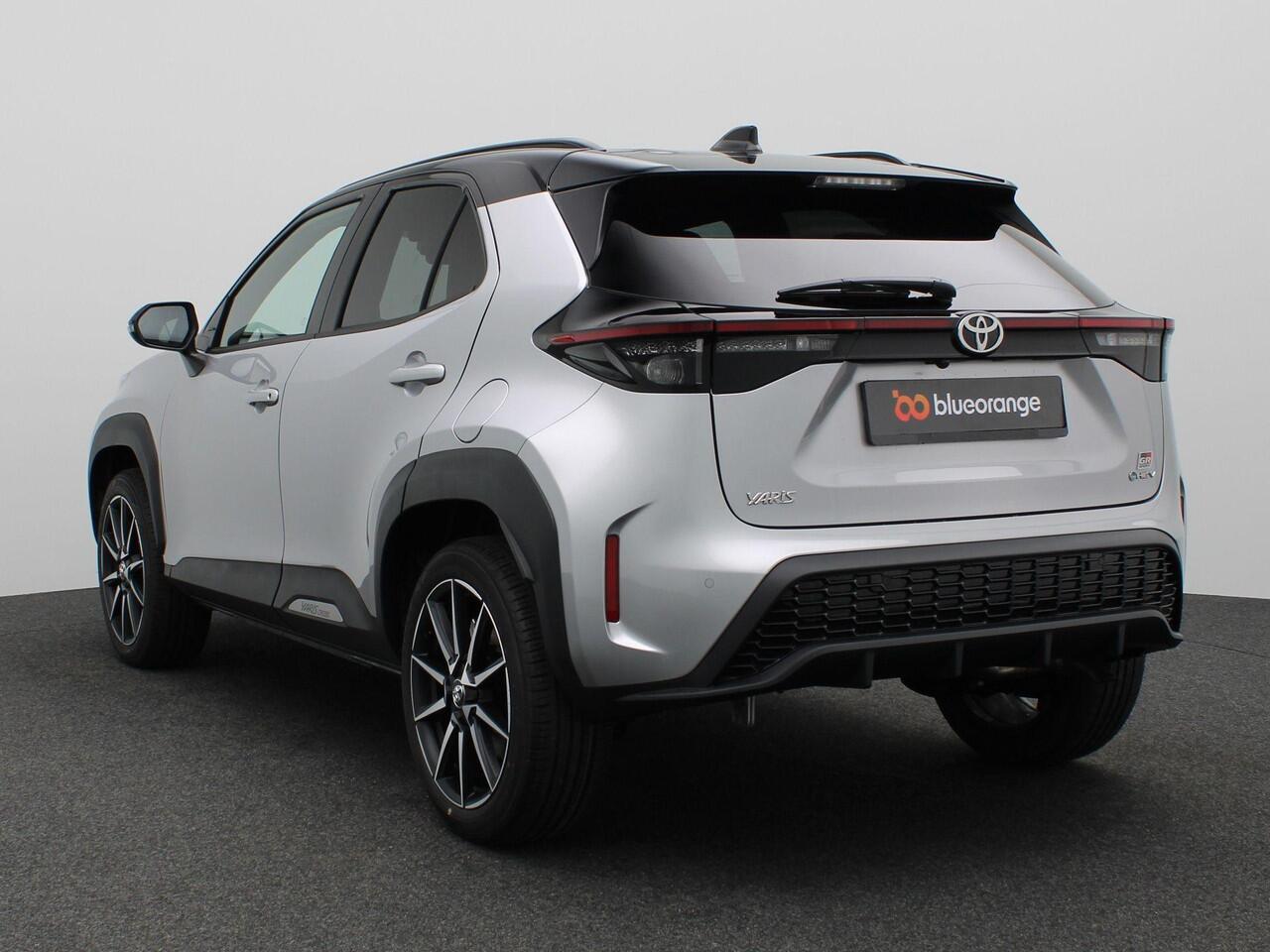 Toyota YARIS Cross 1.5 Hybrid GR Sport 130PK Aut. 18" LM Velgen, Elektrische Achterklep, Keyless, Achteruitrijcamera, Navi, Side Assist, Stoel-Stuurverwarming, Voorruitverwarming