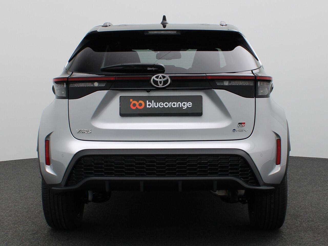 Toyota YARIS Cross 1.5 Hybrid GR Sport 130PK Aut. 18" LM Velgen, Elektrische Achterklep, Keyless, Achteruitrijcamera, Navi, Side Assist, Stoel-Stuurverwarming, Voorruitverwarming