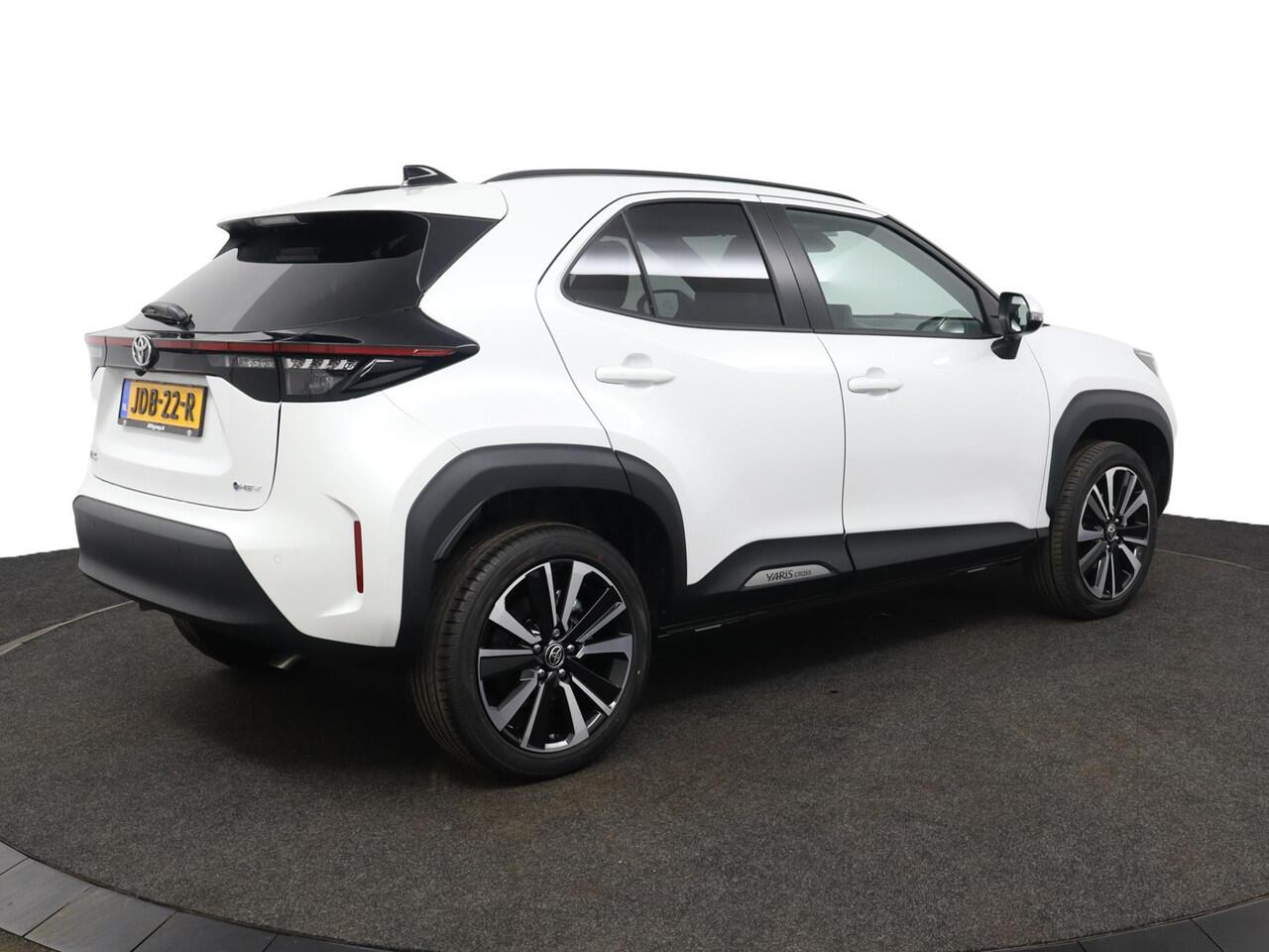 Toyota YARIS Cross 1.5 Hybrid 115 Dynamic | DEMOVOORDEEL | ADG Edition | Exclusief Lederen Interieur | 18" Lichtmetalen velgen | Stoel- en Stuurwielverwarming | Unieke uitvoering |