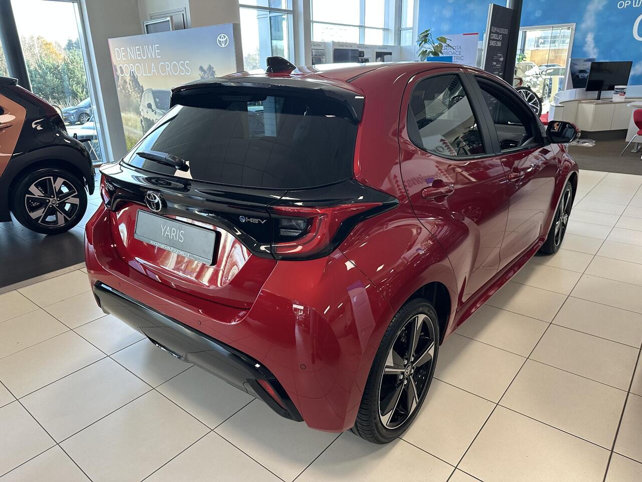 Toyota YARIS 1.5 Hybrid 130 Executive NIEUW! Direct leverbaar! ¤ 1000,- inruilpremie! Parkeersensoren voor+achter | Half lederen bekleding