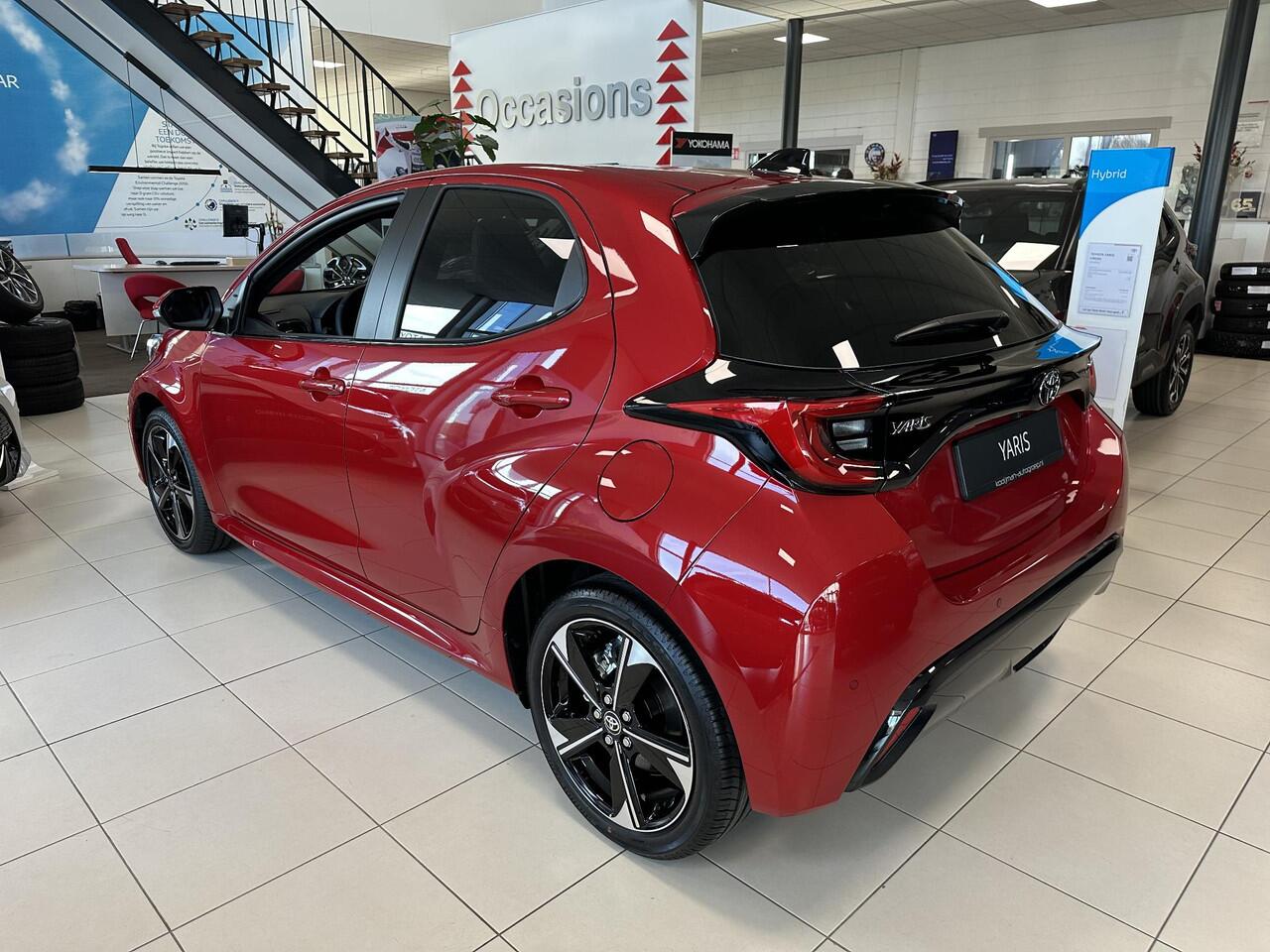 Toyota YARIS 1.5 Hybrid 130 Executive NIEUW! Direct leverbaar! ¤ 1000,- inruilpremie! Parkeersensoren voor+achter | Half lederen bekleding