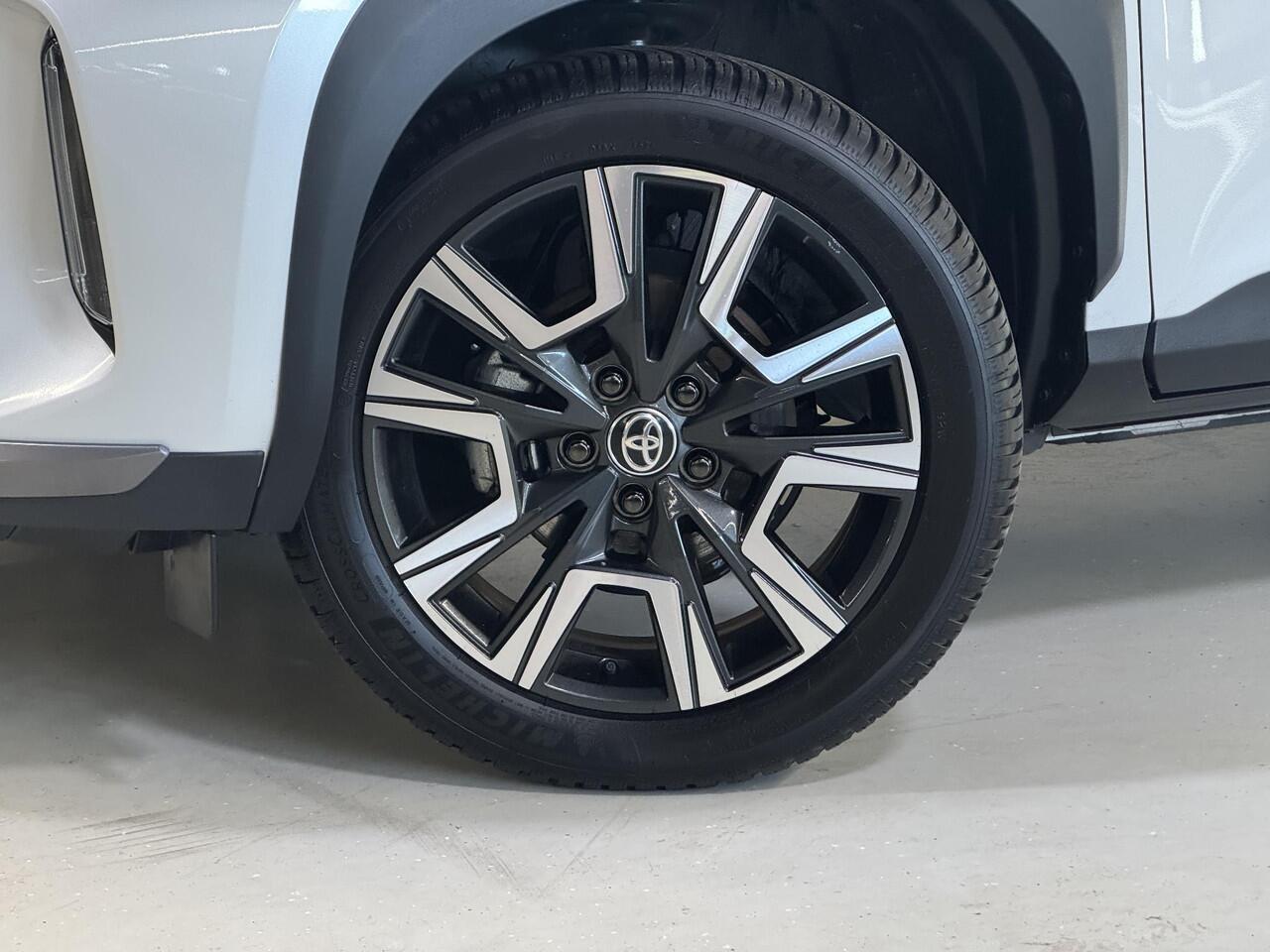 Toyota YARIS Cross 1.5 Hybrid 130 Executive | Michelin all-season banden | Trekhaak 13-polig |