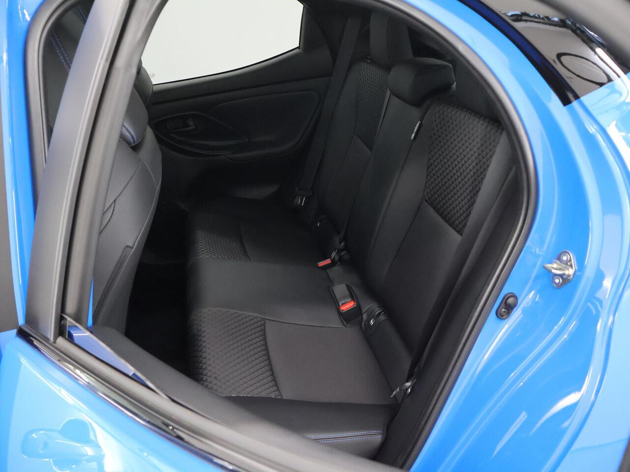 Toyota YARIS 1.5 Hybrid 130 GR SPORT | Afneembare trekhaak | Panoramadak | Navigatie | Parkeercamera | Stoelverwarming/verkoeling | Keyless Go | HUD | JBL Audio |