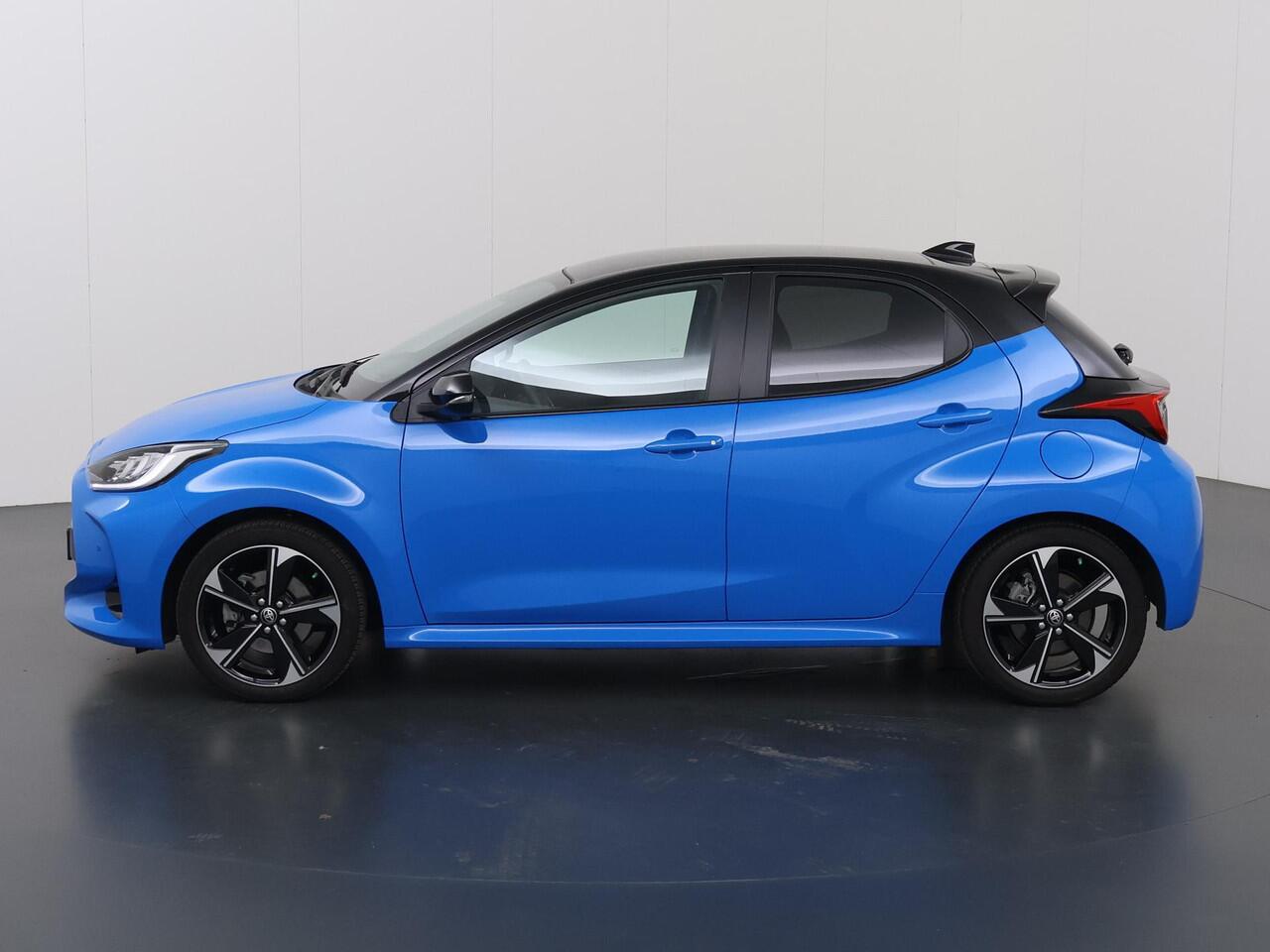 Toyota YARIS 1.5 Hybrid 130 GR SPORT | Afneembare trekhaak | Panoramadak | Navigatie | Parkeercamera | Stoelverwarming/verkoeling | Keyless Go | HUD | JBL Audio |