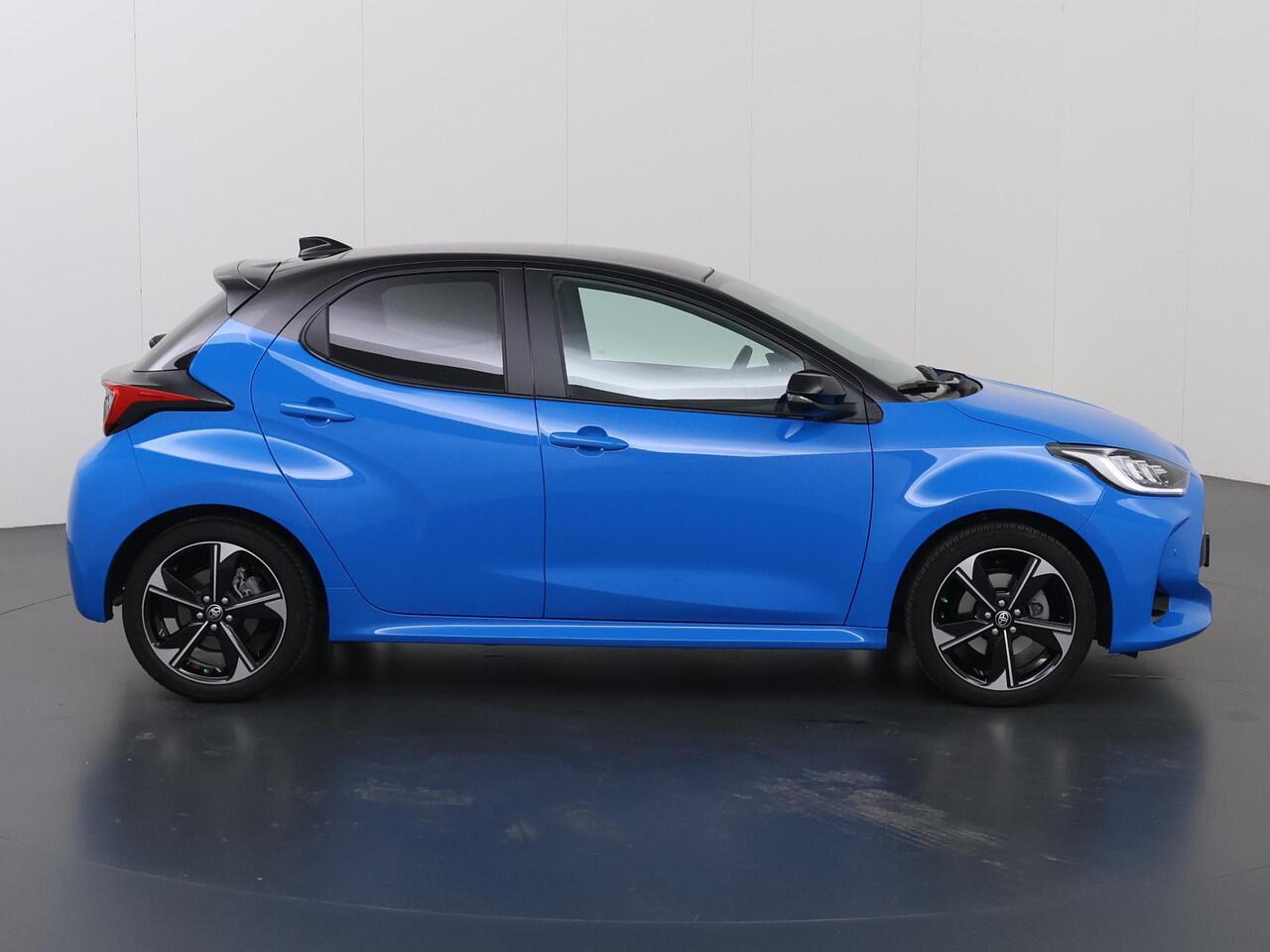 Toyota YARIS 1.5 Hybrid 130 GR SPORT | Afneembare trekhaak | Panoramadak | Navigatie | Parkeercamera | Stoelverwarming/verkoeling | Keyless Go | HUD | JBL Audio |