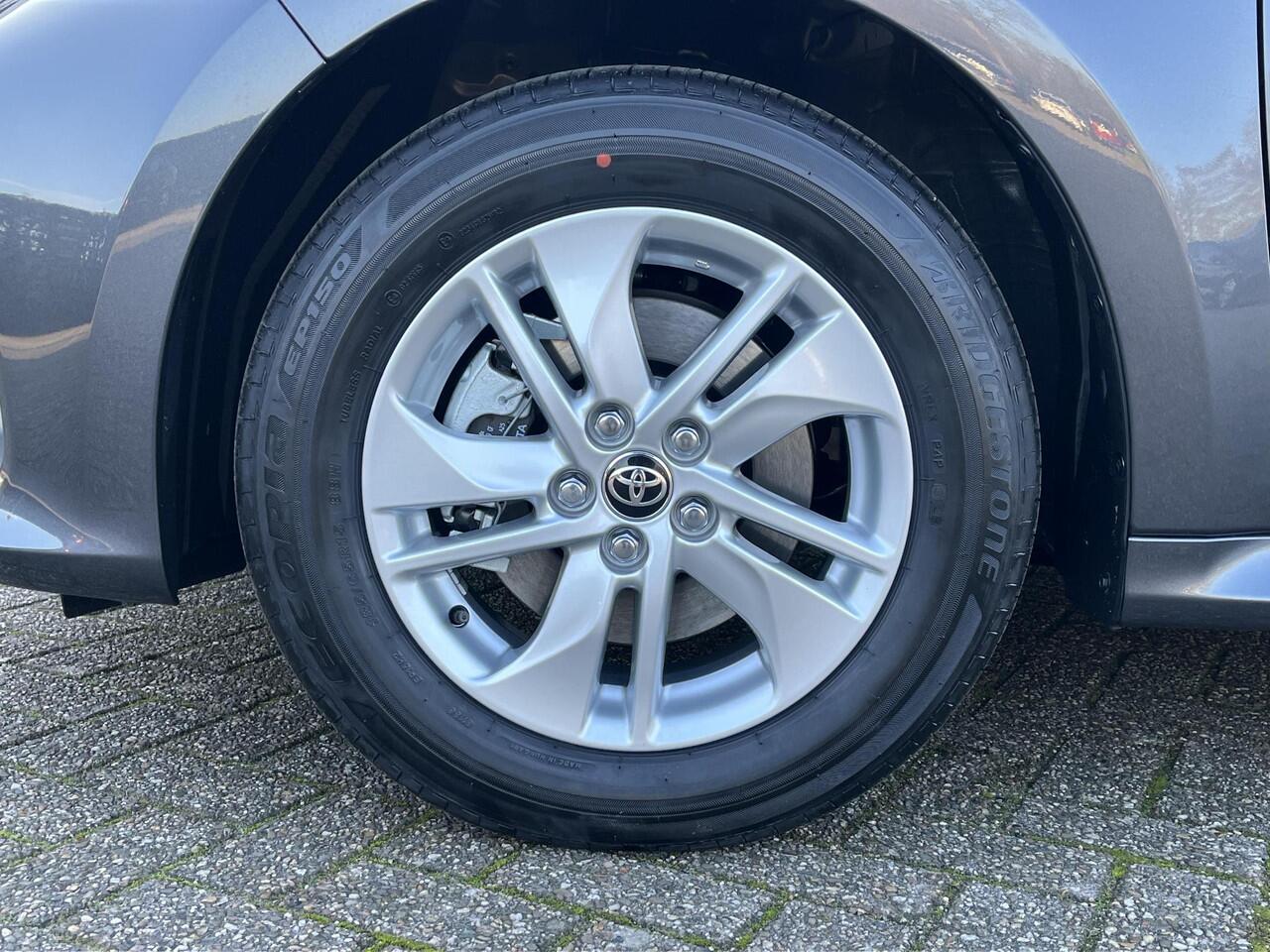 Toyota YARIS 1.5 Hybrid 115 Active | Ash grey metallic | Nieuw uit voorraad leverbaar |