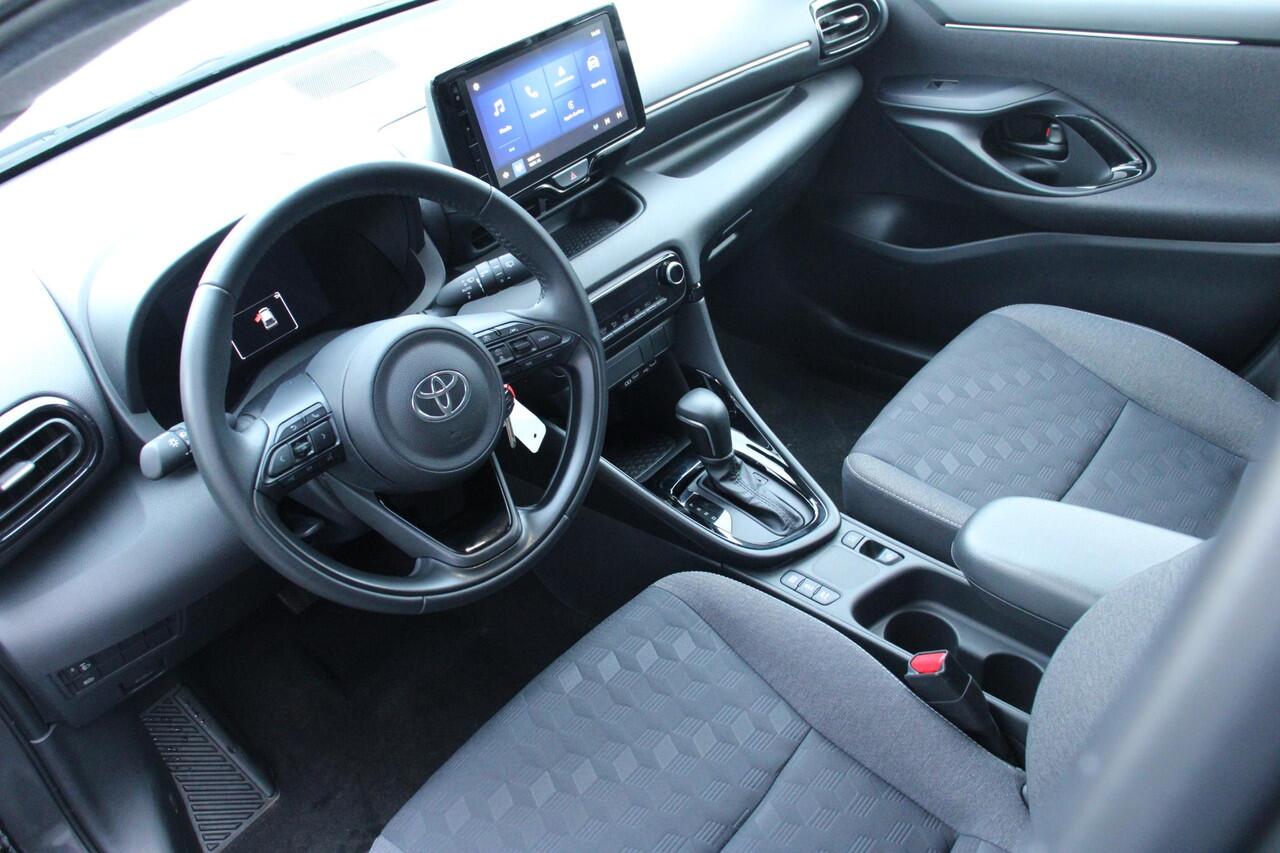Toyota YARIS 1.5 Hybrid 115PK, 2025, 14DKM, CAMERA, LED