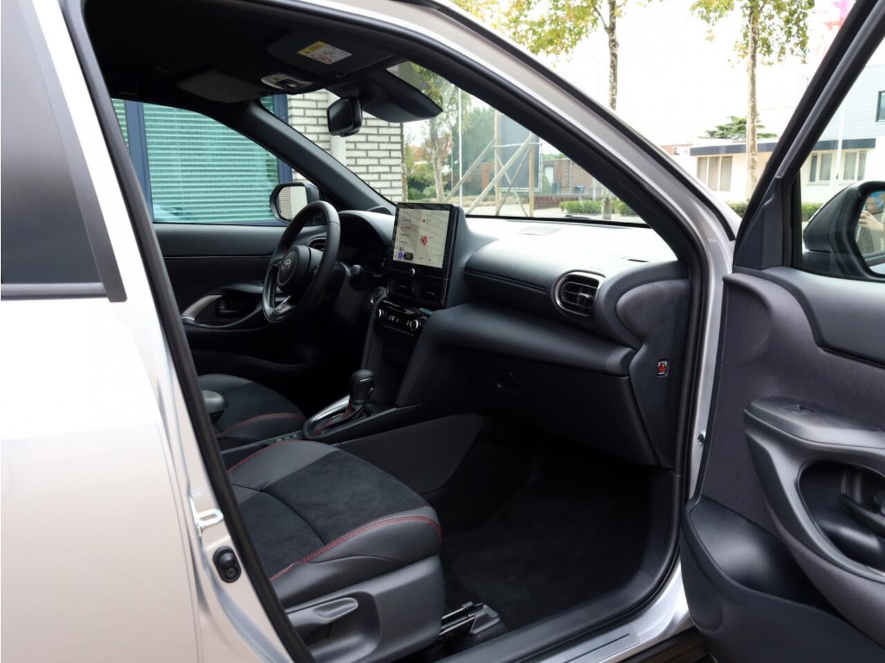 Toyota YARIS Cross 1.5 Hyb 130 GR Sport | Nieuw | Bi-Tone | El. Achterklep