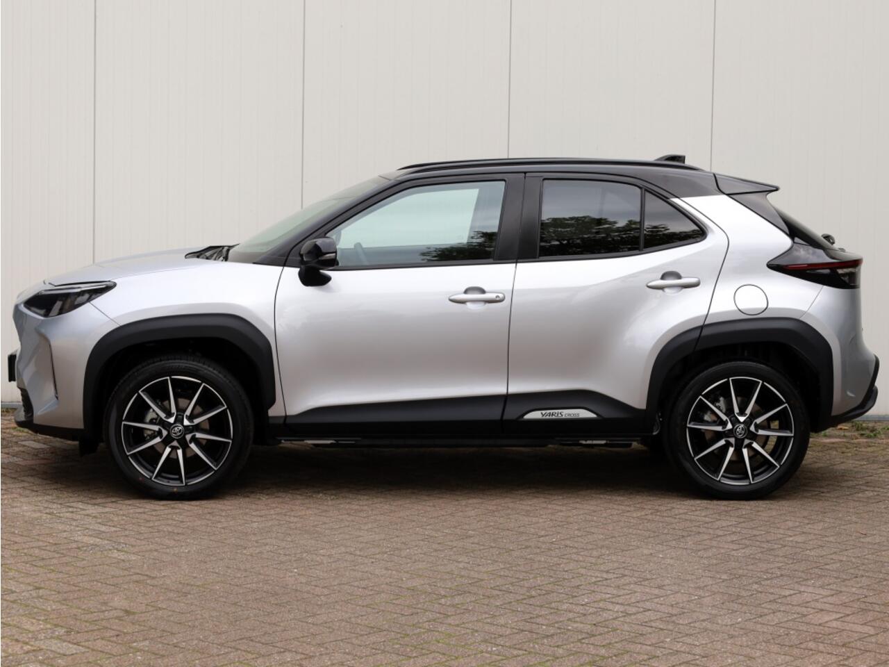 Toyota YARIS Cross 1.5 Hyb 130 GR Sport | Nieuw | Bi-Tone | El. Achterklep