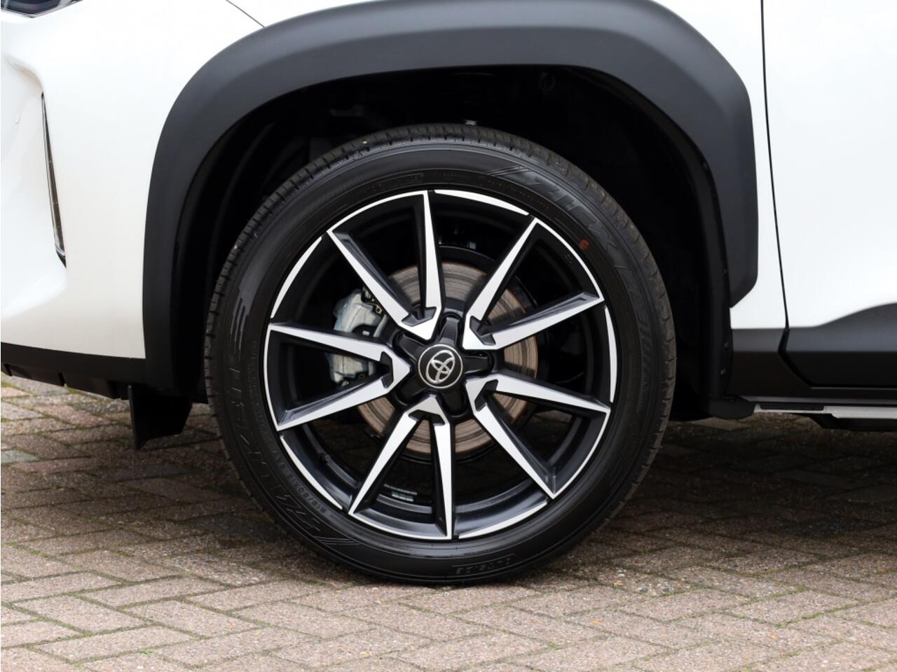 Toyota YARIS Cross 1.5 Hyb 130 GR Sport | Nieuw | Half Leder/Alcantara | Dodehoek