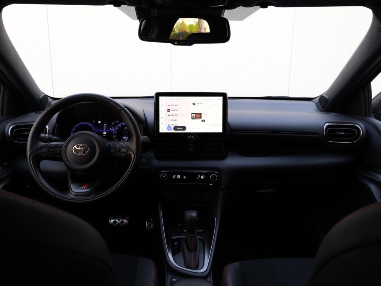 Toyota YARIS 1.5 Hybrid 130 GR Sport | Bi-Tone | Leder/Alcantara | Dodehoek