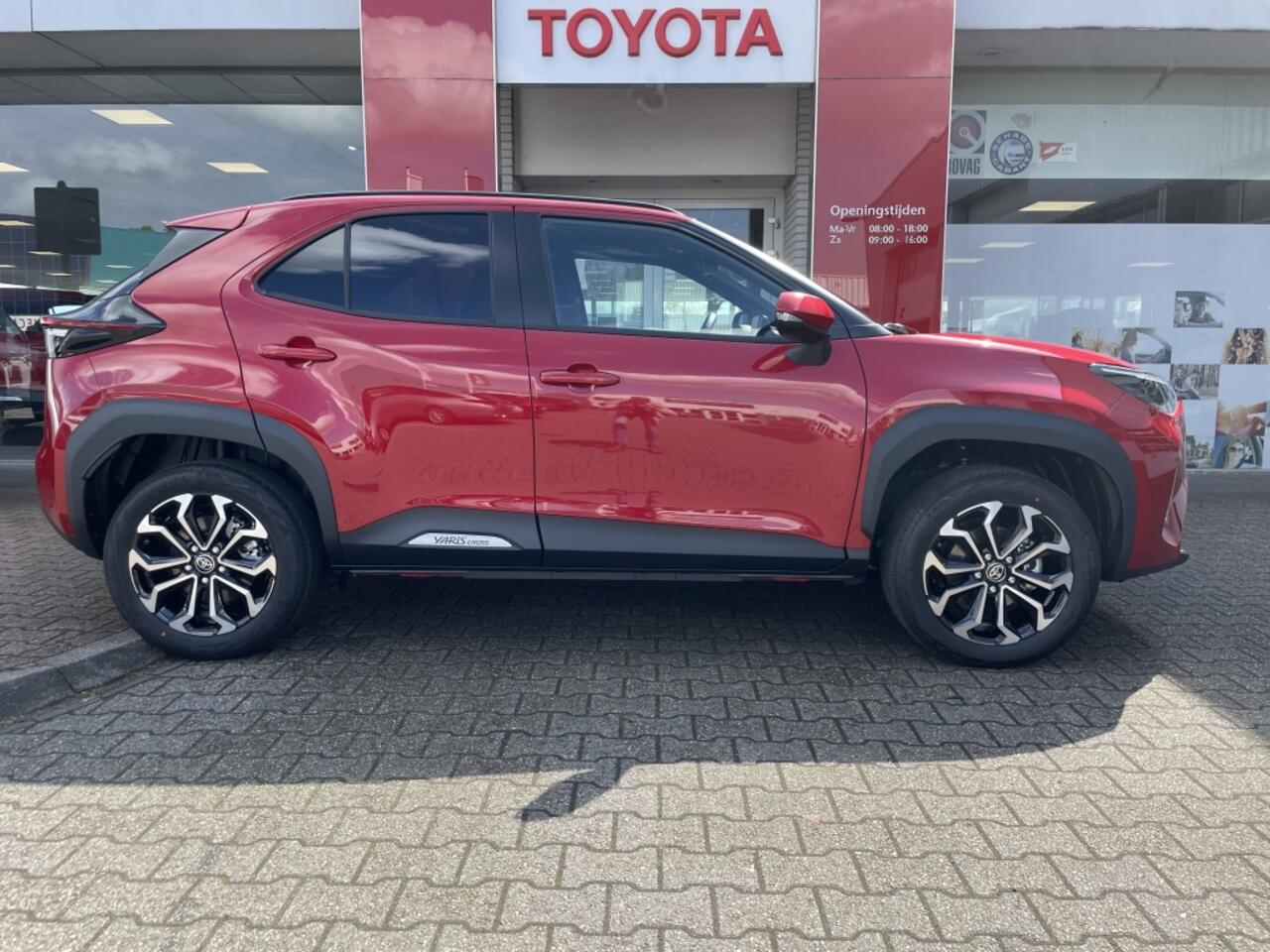 Toyota YARIS Cross 1.5 Hybrid 115 First Edition | Comfort Pack | Sensoren v/a |