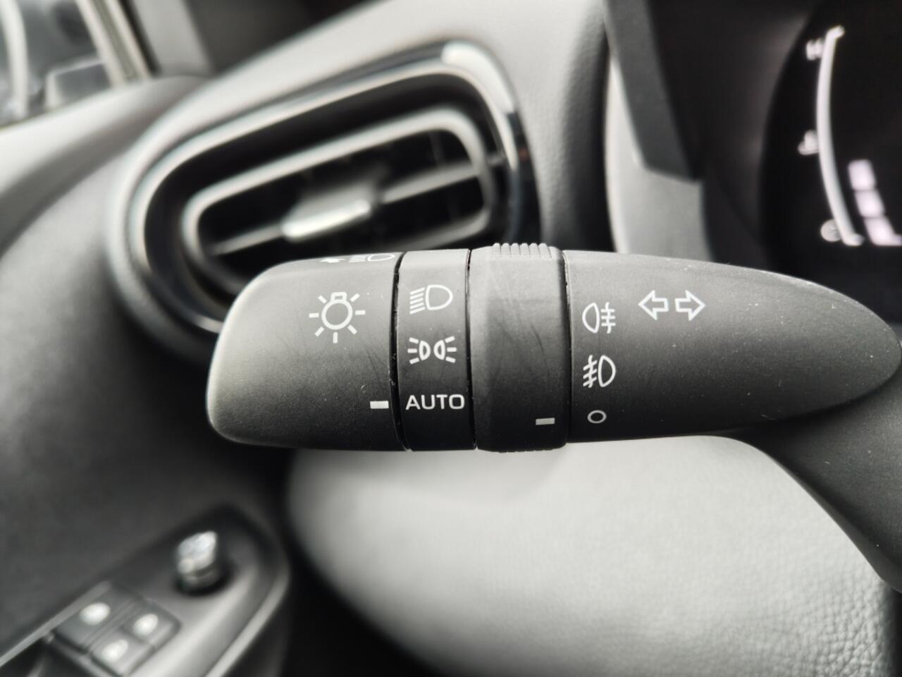 Toyota YARIS Cross 1.5 Hybrid 115 First Edition | Sensoren v/a | Android Auto | Stu