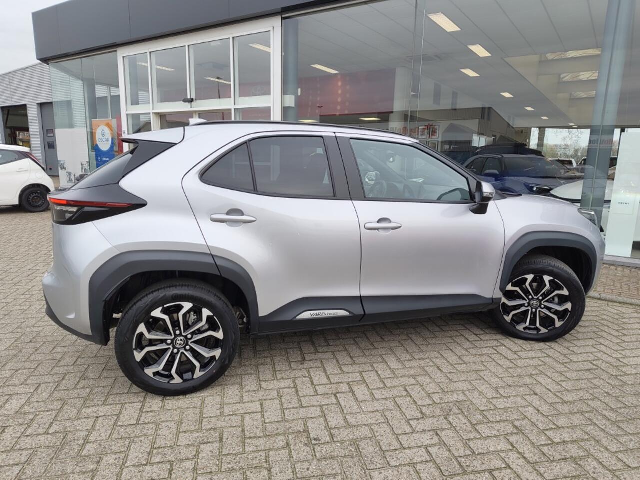 Toyota YARIS Cross 1.5 Hybrid 115 First Edition | Sensoren v/a | Android Auto | Stu