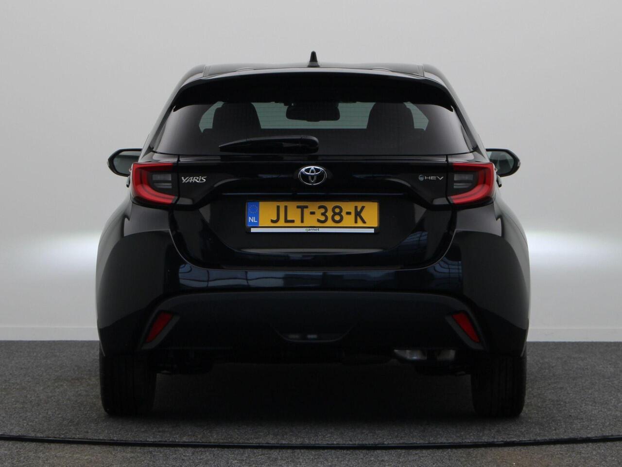 Toyota YARIS 1.5 Hybrid 115 Dynamic | Stoel en Stuurverwarming | Climate Control | Adaptieve Cruise Control | Achteruitrijcamera |