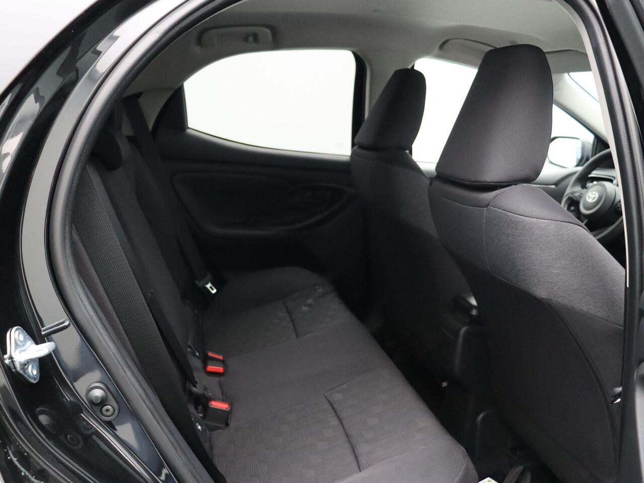 Toyota YARIS 1.5 Hybrid 115 Dynamic | Stoel en Stuurverwarming | Climate Control | Adaptieve Cruise Control | Achteruitrijcamera |