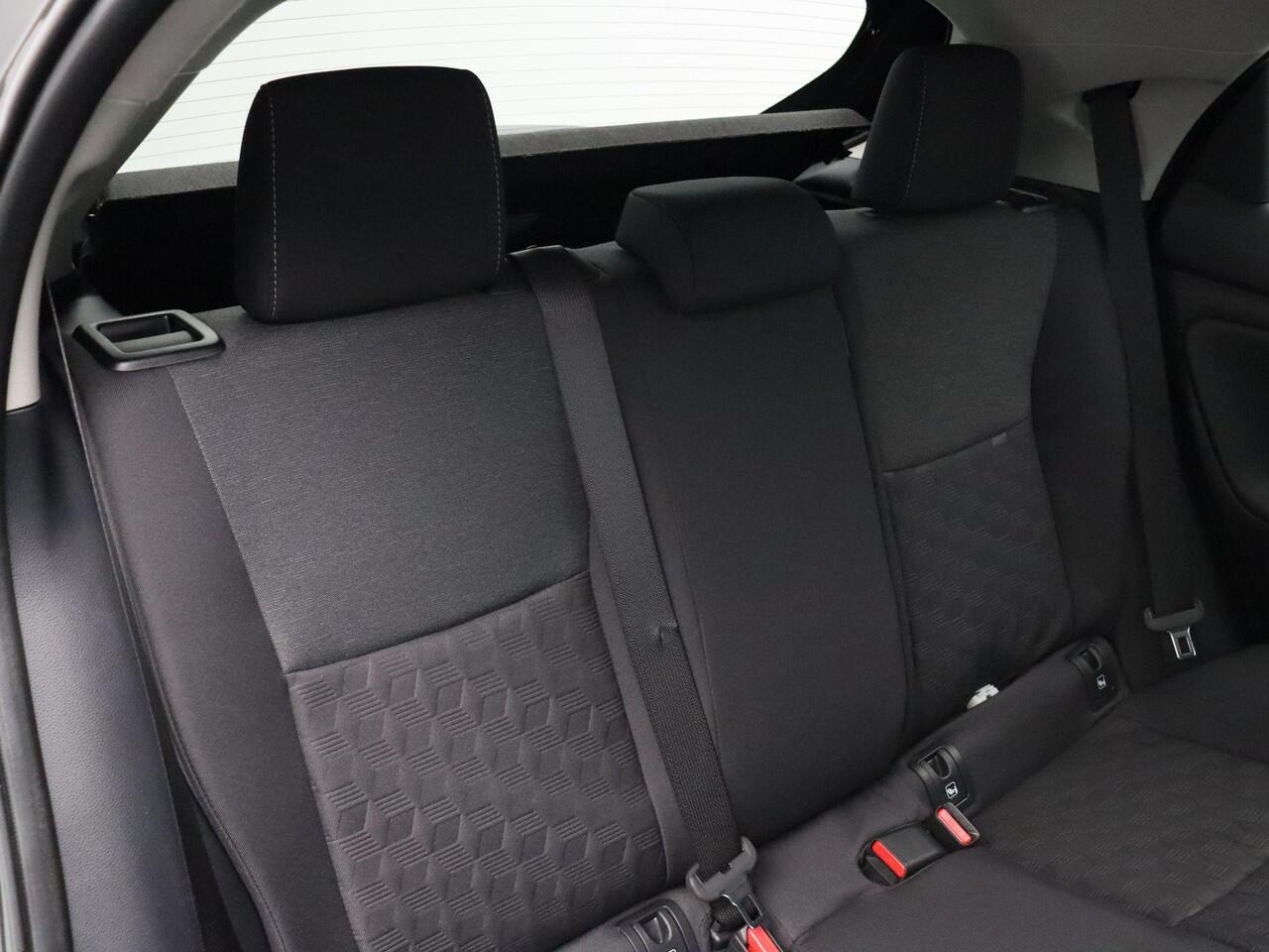 Toyota YARIS 1.5 Hybrid 115 Dynamic | Stoel en Stuurverwarming | Climate Control | Adaptieve Cruise Control | Achteruitrijcamera |