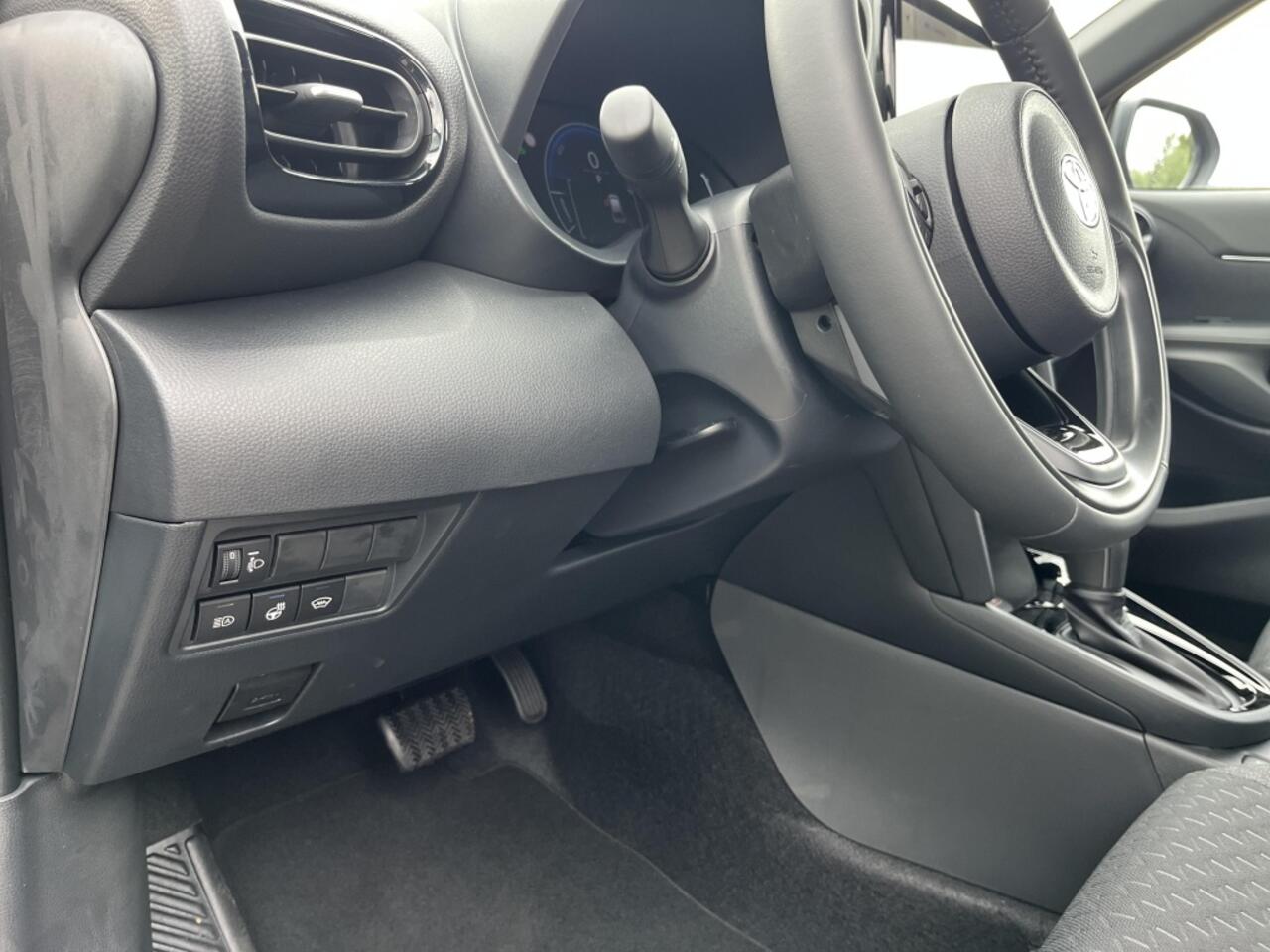 Toyota YARIS Cross 1.5 Hybride 130 pk Black Edition, Safety + Winter pakket.