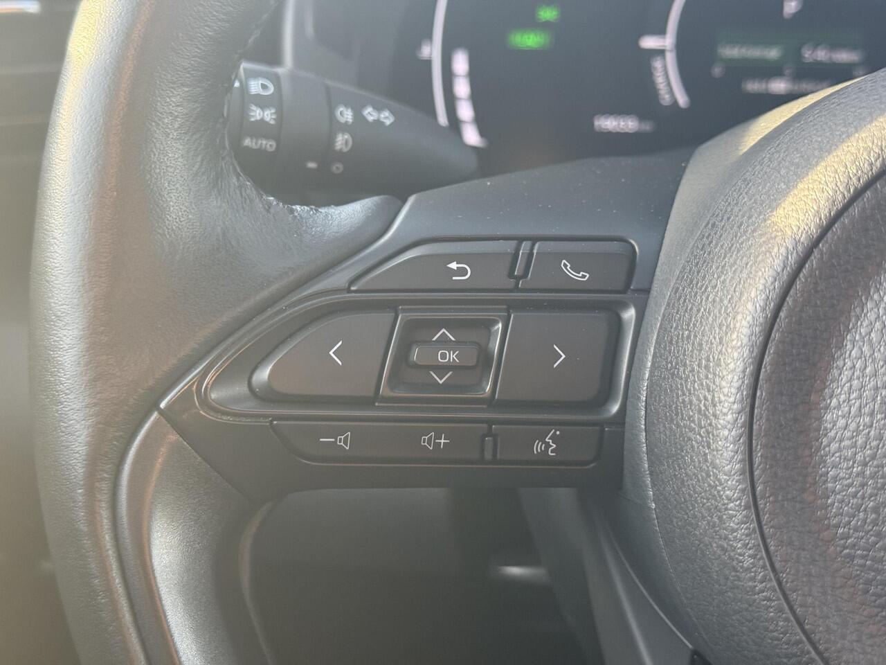 Toyota YARIS Cross 1.5 Hybrid 115 Dynamic | Stoel- stuurverwarming | Keyless | Camera | ACC | 10,5" Multimedia