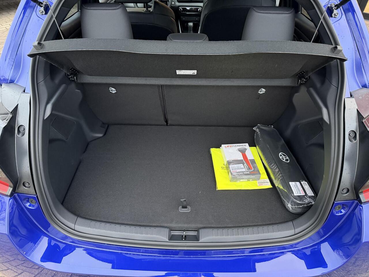 Toyota YARIS 1.5 Hybrid 130 Executive Gloednieuw | Dodehoek | sportstoel | 130 PK | Op voorraad | BTW auto