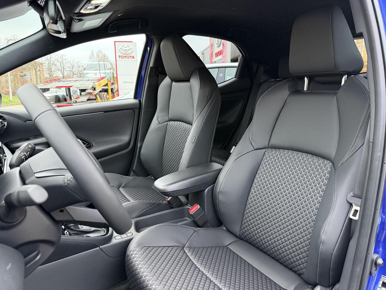 Toyota YARIS 1.5 Hybrid 130 Executive Gloednieuw | Dodehoek | sportstoel | 130 PK | Op voorraad | BTW auto