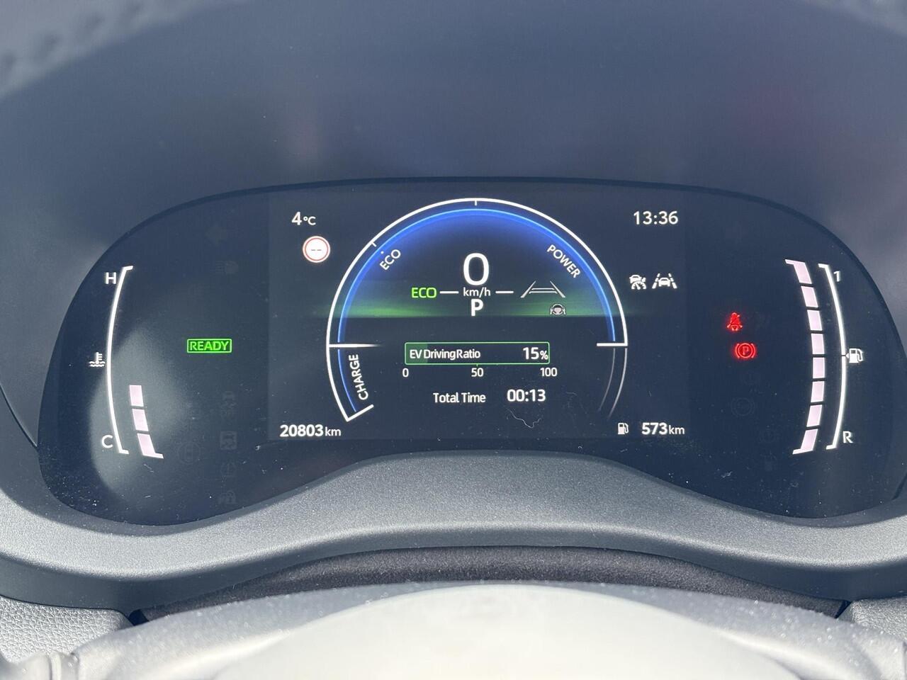 Toyota YARIS 1.5 Hybrid 115 Dynamic **STOEL EN STUURWIELVERWARMING/ KEYLESS/ PARKEERSENSOREN**