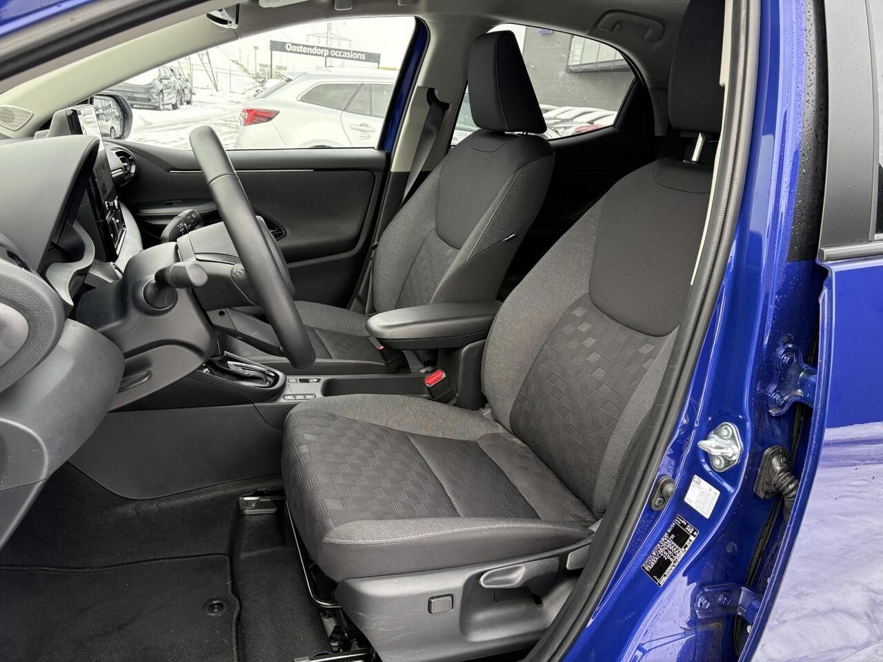 Toyota YARIS 1.5 Hybrid 115 Dynamic **STOEL EN STUURWIELVERWARMING/ KEYLESS/ PARKEERSENSOREN**