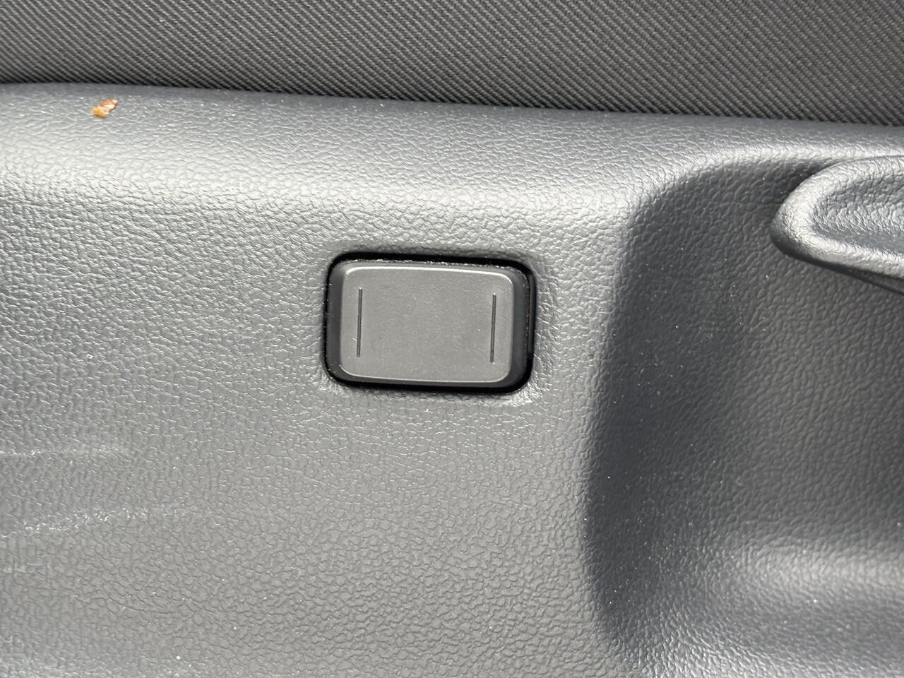 Toyota YARIS 1.5 Hybrid 115 Dynamic **STOEL EN STUURWIELVERWARMING/ KEYLESS/ PARKEERSENSOREN**