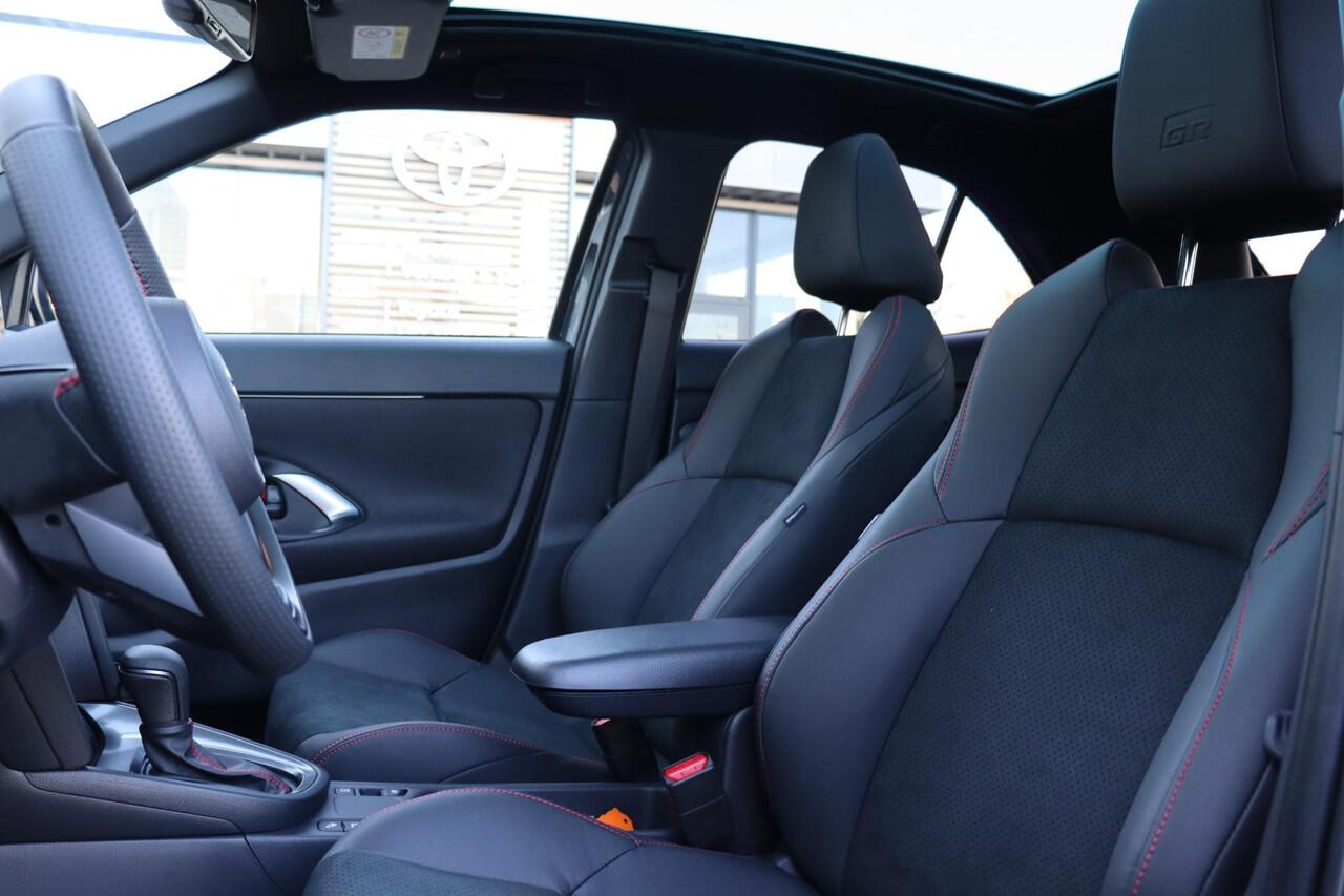 Toyota YARIS Cross 1.5 Hybrid 130 GR Sport, 360 Camera, Stoel- en Stuurverwarming met voordeel!