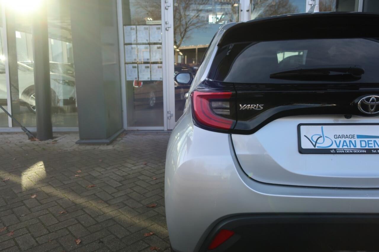 Toyota YARIS 1.5 HYBRID, Navi, Clima, LED Verlichting, etc.