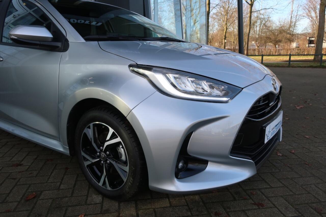 Toyota YARIS 1.5 HYBRID, Navi, Clima, LED Verlichting, etc.