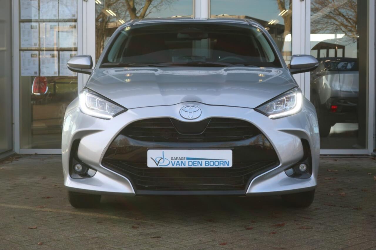 Toyota YARIS 1.5 HYBRID, Navi, Clima, LED Verlichting, etc.