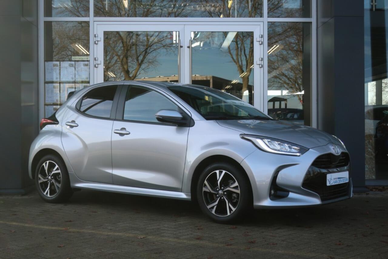 Toyota YARIS 1.5 HYBRID, Navi, Clima, LED Verlichting, etc.